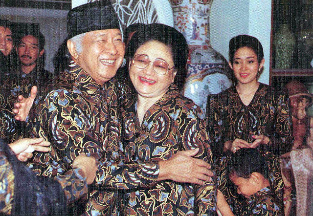 Soeharto dan Ibu Tien