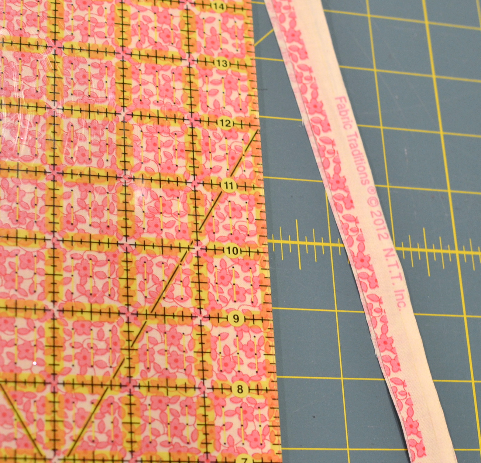Jane of all Trades Bias Tape Made Easy tutorial (with a sneaky trick)