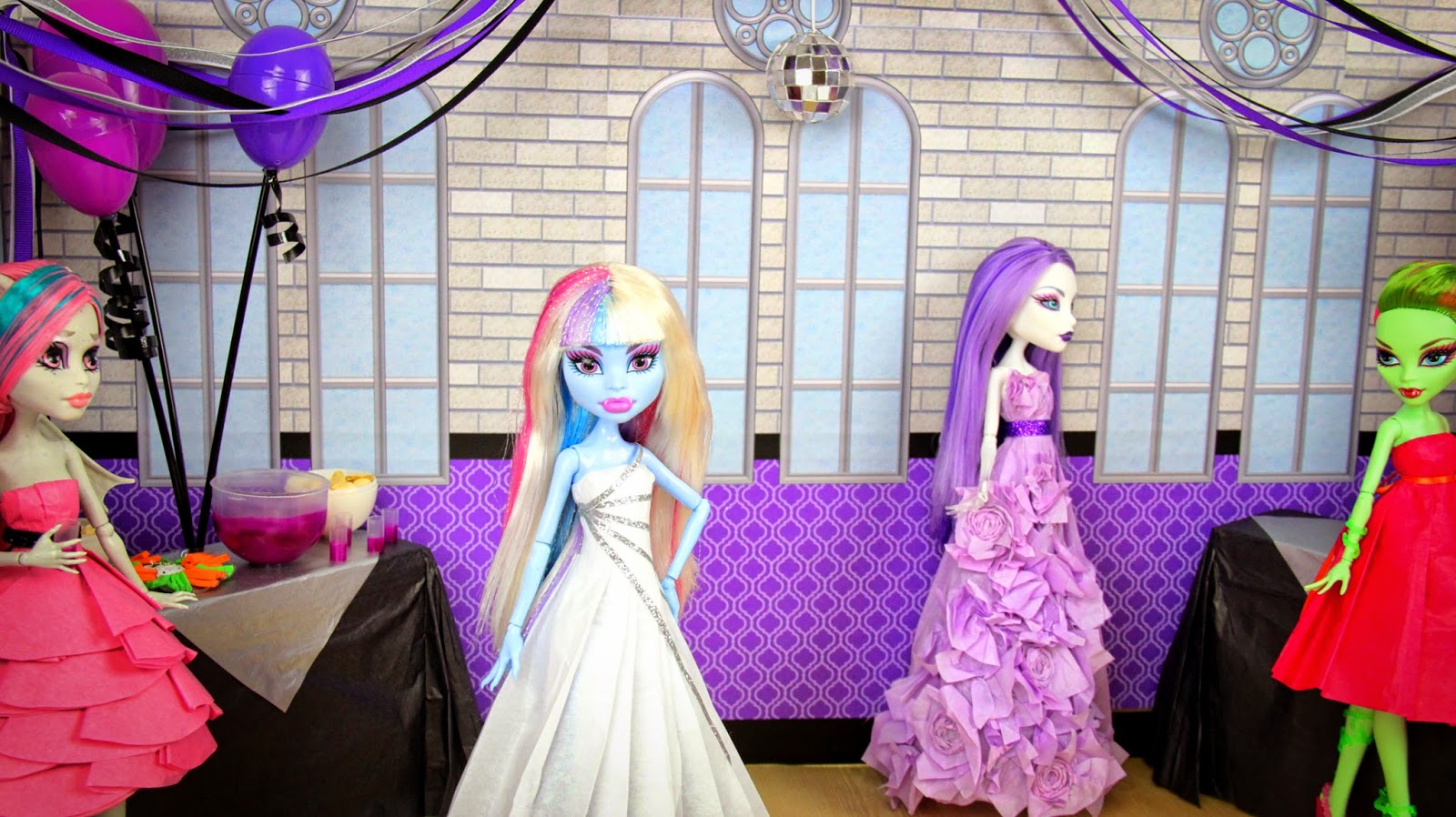 Awesome Dolls: Barbie Vs Monster High - Fun Stuff Blog - My Games