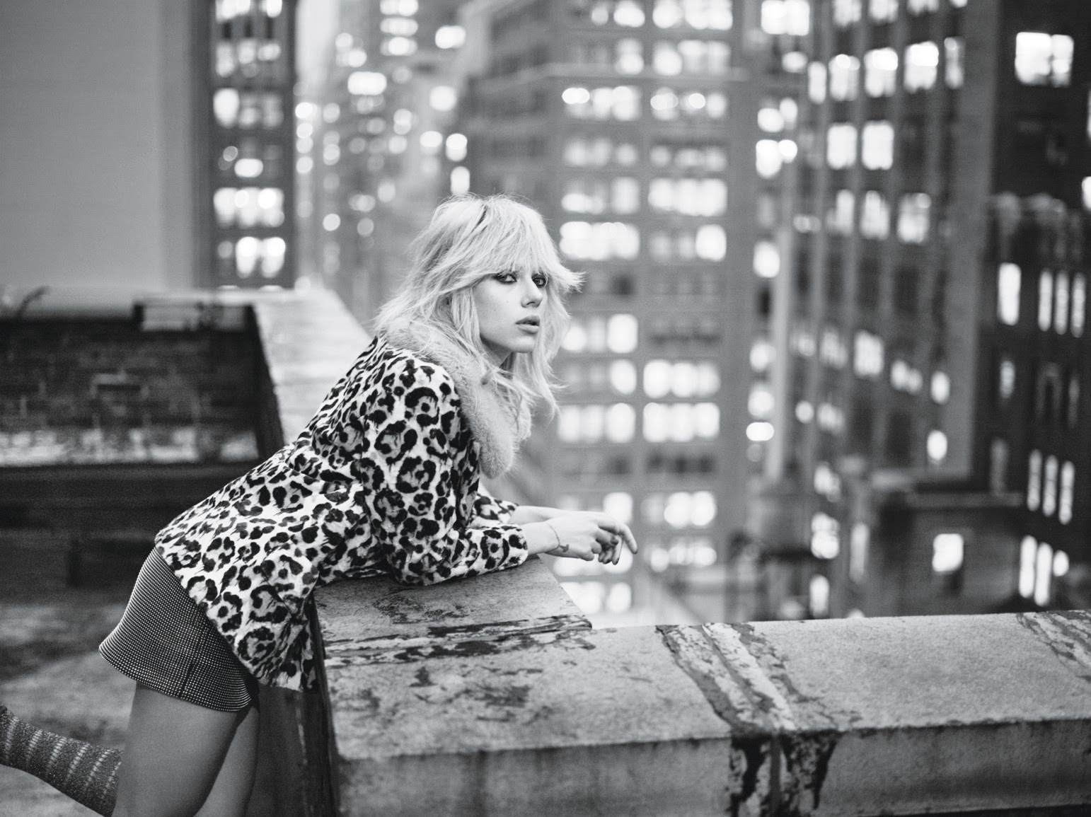 На балконе: