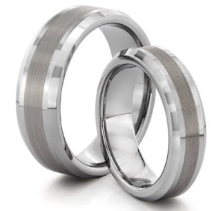 silver wedding ring