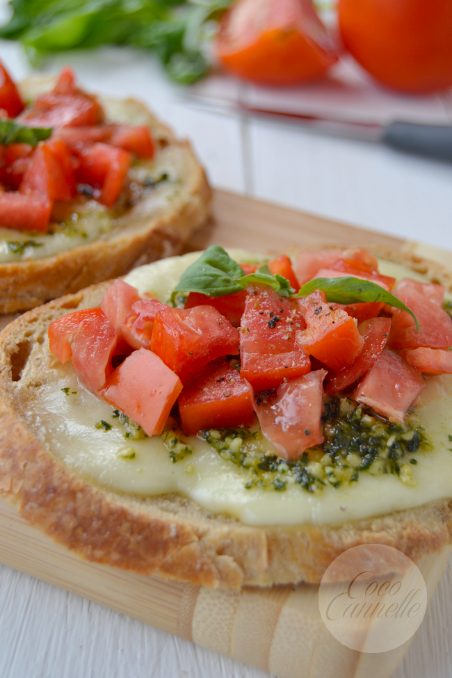 Coco Cannelle Bruschettas tomates, mozzarella et pesto de basilic