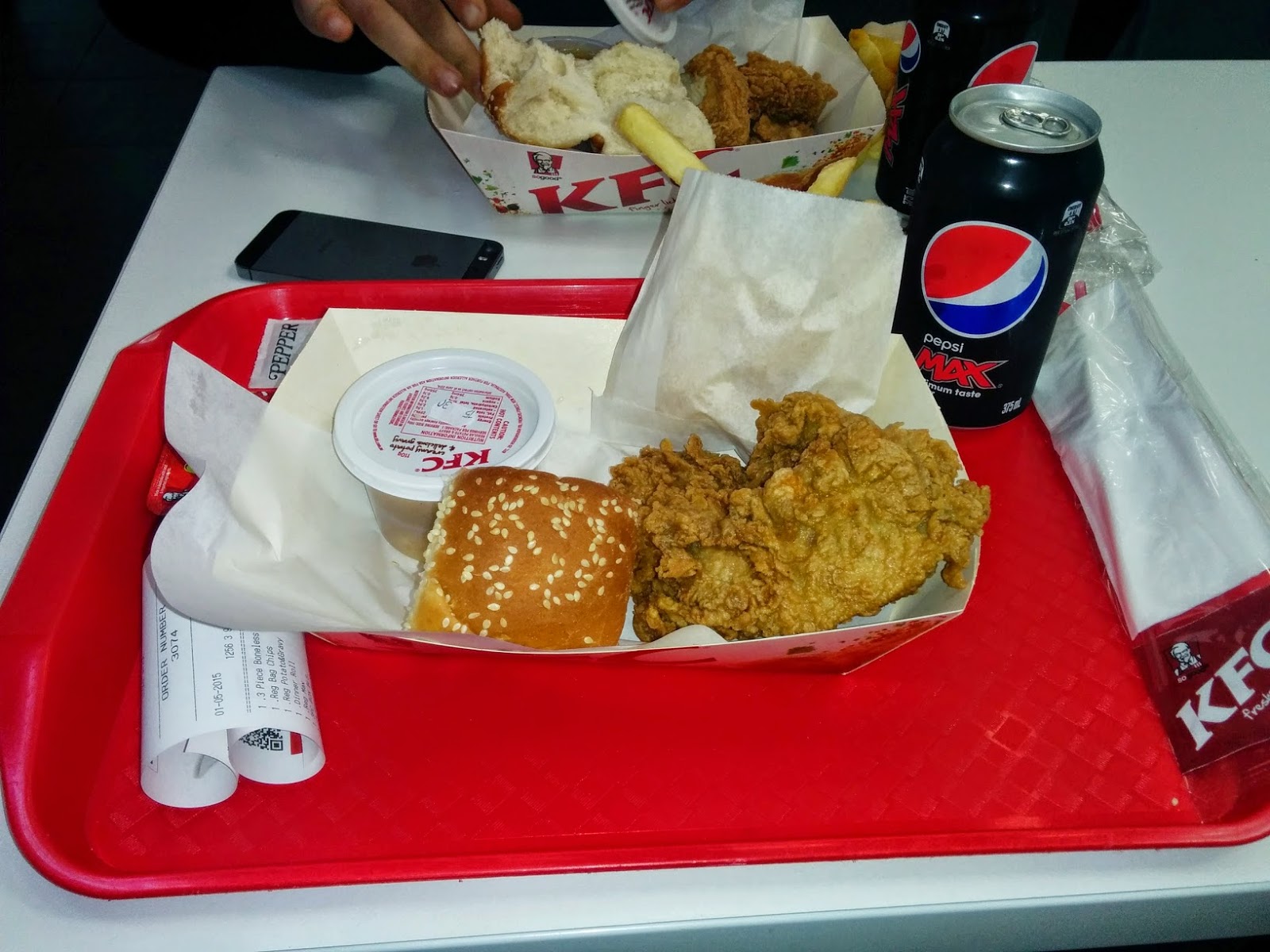 Kentucky Fried Bloggin' KFB in Australia Boneless Hot & Spicy Box review