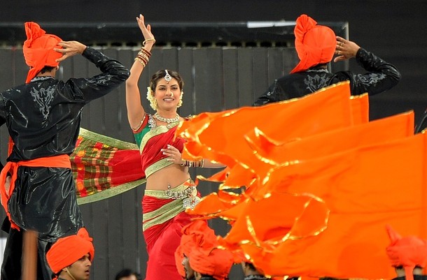 Priyanka Chopra saree pune warriors stadium inaugration - Priyanka Chopra Performance Pics Sahara Stadium Inaugration