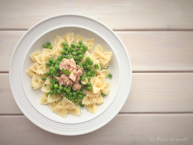 FARFALLE TONNO, PISELLI E BASILICO