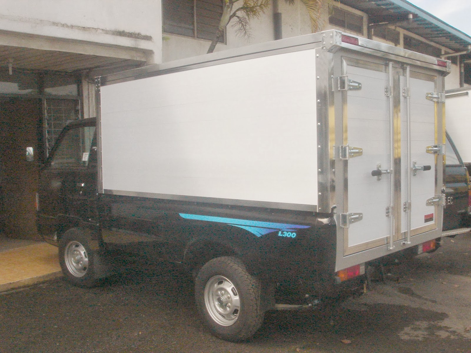 saluyu karoseri half box aluminium untuk mobil mitsubishi l300 saluyu karoseri half box aluminium untuk mobil mitsubishi l300