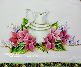 pintura em tecido jarra com flores hibisco