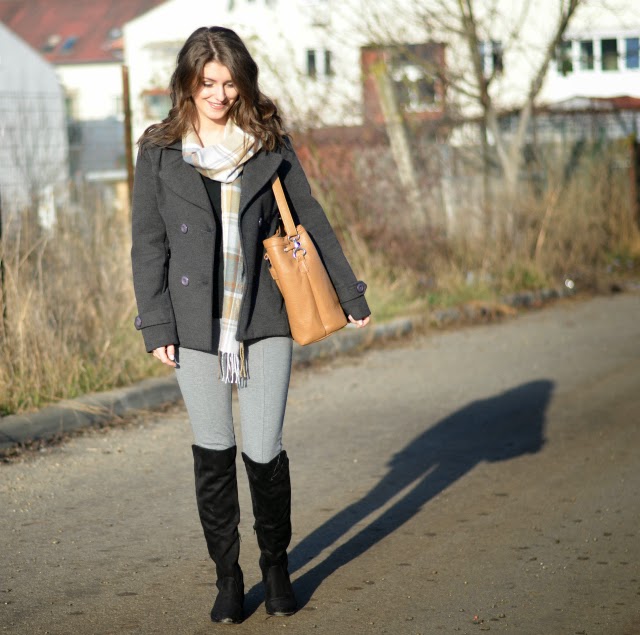 Grey Leggings Outfit Ideas - Cappuccino and Fashion