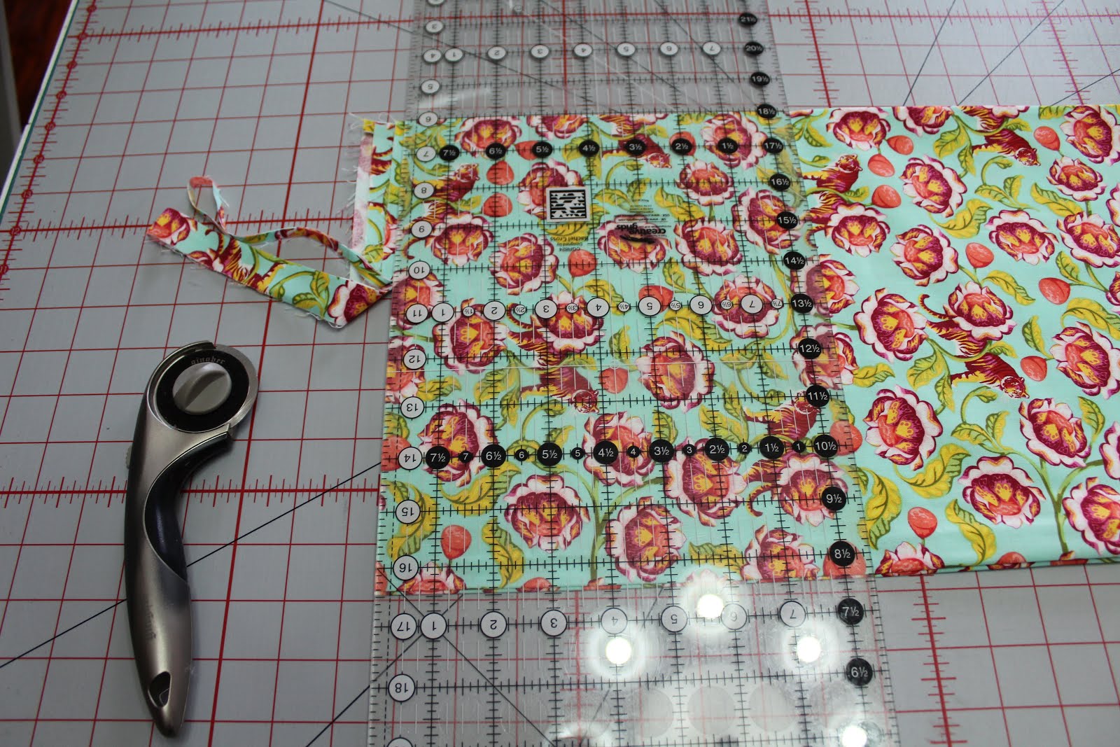 Feather Quilts Infinity Scarf Tutorial