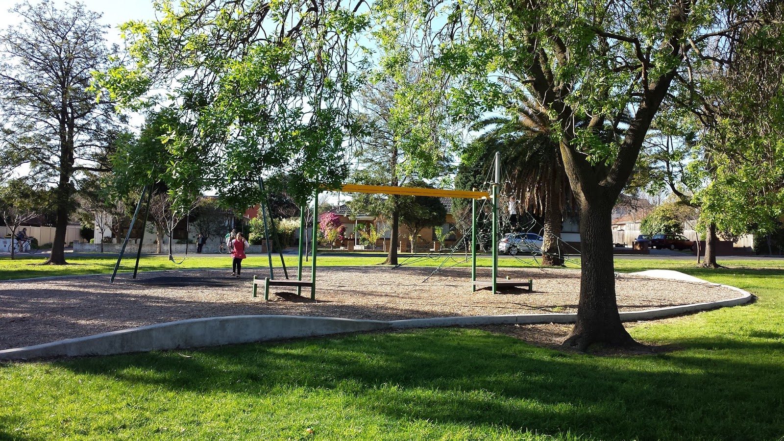 Day Out with Dog (Victoria Australia) Penders ParkThornbury (My rating A)