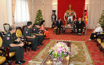 Hun Xen and wife sent 3 sons to be brainwash in Vietnam with Commander Le Kha Phieu in 01-01-2012.