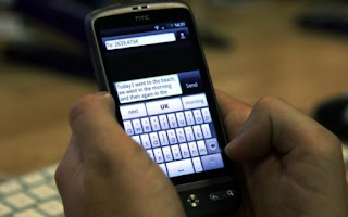 sms,sms mulai punah,twitter dan chat menggusur sms,sejarah sms