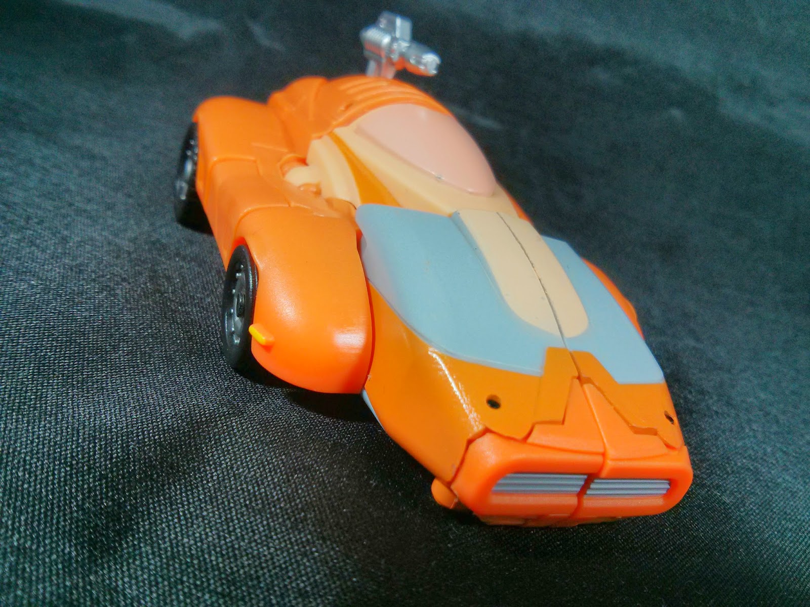 Toybox Soapbox XTransbots Survivalist Ollie Review (Masterpiece Wheelie)