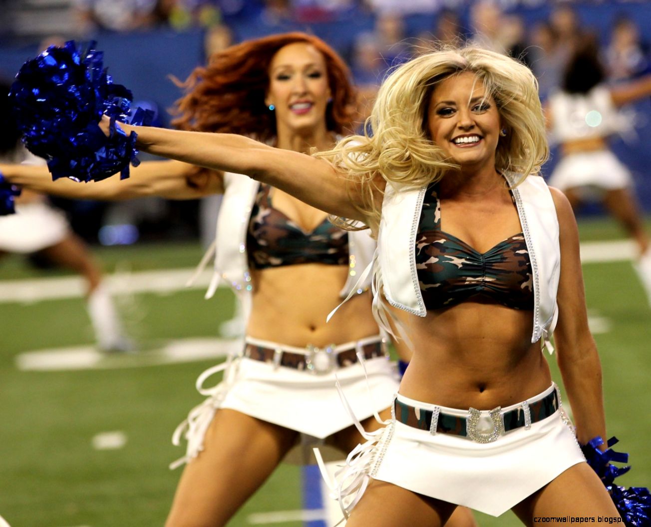 Photos NFL cheerleaders sport Salute to Service uniforms Photos NFL cheerleaders sport Salute to Service uniforms