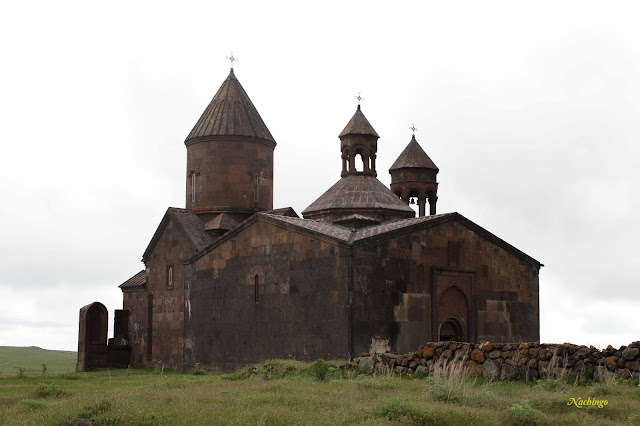 15-05-15 Hovanavanq, Saghmosavanq y monumento al alfabeto armenio. - Una semana en Armenia (7)