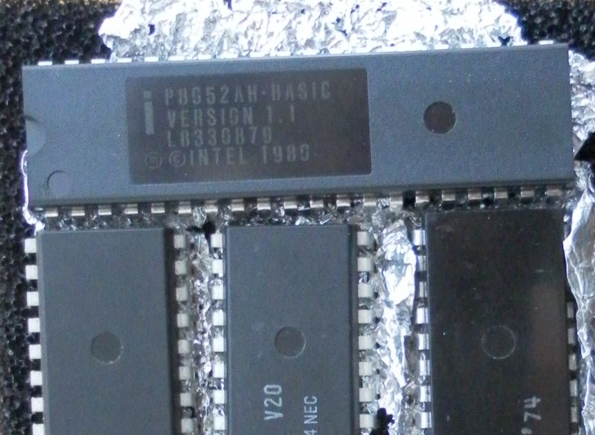 [Image: Intel-vs-NEC_chips_002.jpg]