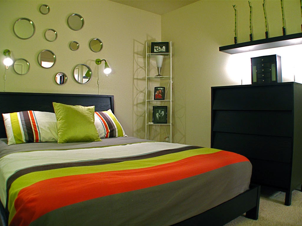 bedroom with green color