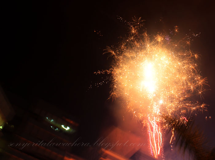 Eastwood City 2012 New Year Firework Show.Estwood City, events, Fireworks, Fun Escapes, New year, Travel: Eastwood City 2012 New Year Firework Show.Estwood City, events, Fireworks, Fun Escapes, New year, Travel