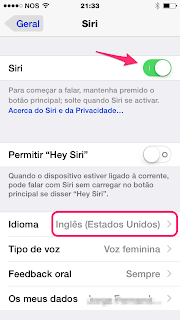 ecrã de seleção do Siri. A voz do Siri continua em inglês.