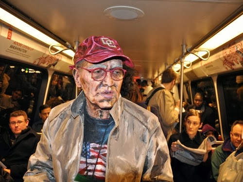 09-Transit-Performance-on-the-DC-Metro-01-Your-body-is-my-canvas-People-in-2D Paintings-Alexa-Meade-DC-Metro-www-designstack-co