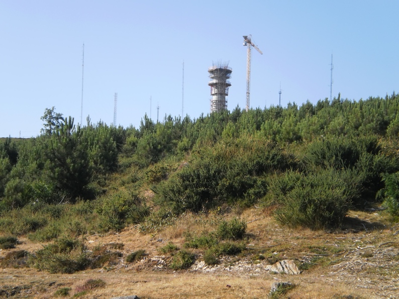 Cimo do radar de meteorologia na Serra da Freita