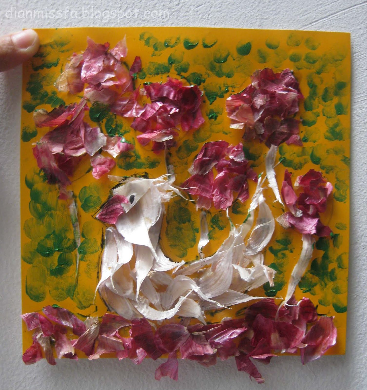 Senangnya Hatiku Kolase Kulit Bawang