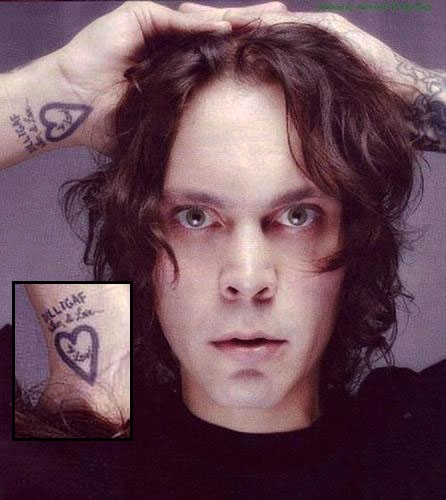 valo wrist memoriam tatuagem fez enorme tatuador braço holandes possui