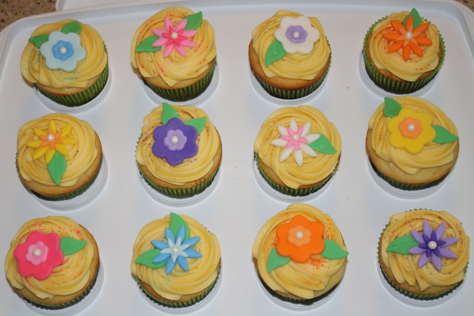 Dazzle Cakes Cupcake Mania
