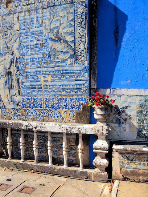 A richness of texture and a full immersion in the ceramic arts of Portugal await at the Palacio Fronteira.