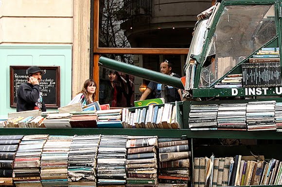 Weapon of Mass Instruction - Arma de Instruccion Masiva - The Argentinian Book Art Tank Strikes Again Weapon of Mass Instruction - Arma de Instruccion Masiva - The Argentinian Book Art Tank Strikes Again