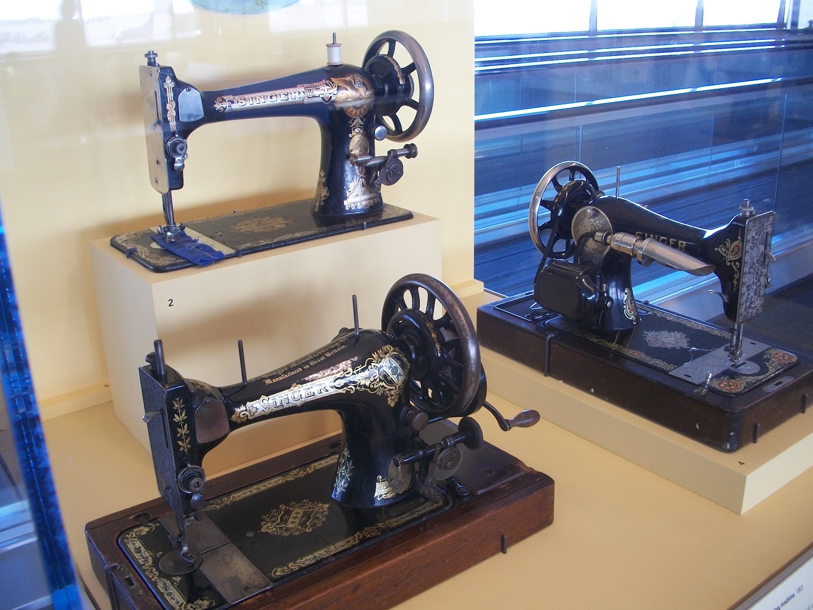 EWESPECIAL Sewing Machines Through the Ages