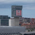 La torre de BEC luce una gran bandera dando ánimos al Athletic ante las dos finales que disputará en mayo