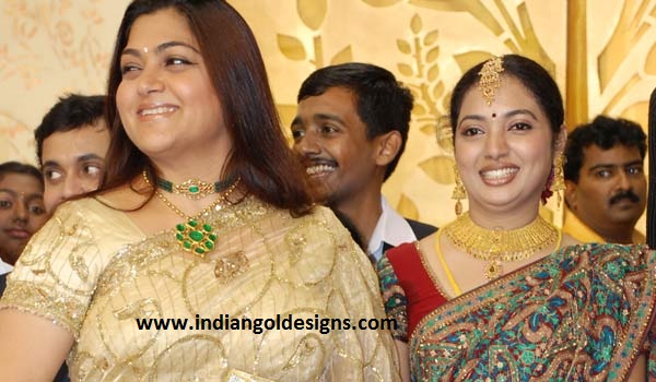 Kushboo in antique emerald choker necklace and antique emerald pendant