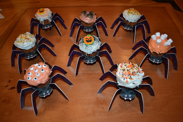 Spider cupcake holders