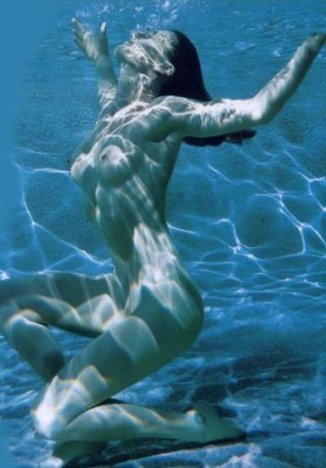 mujer+desnuda+en+el+mar
