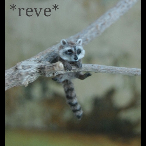 17-Baby-Raccoon-ReveMiniatures-Miniature-Animal-Sculptures-that-fit-on-your-Hand-www-designstack-co