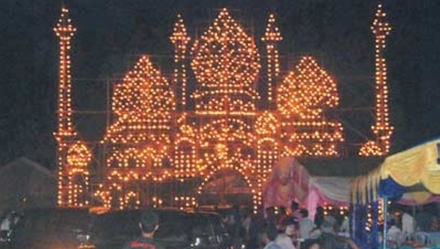 Warga Bengkalis Tetap Nekat Memasang Lampu Colok Warga Bengkalis Tetap Nekat Memasang Lampu Colok