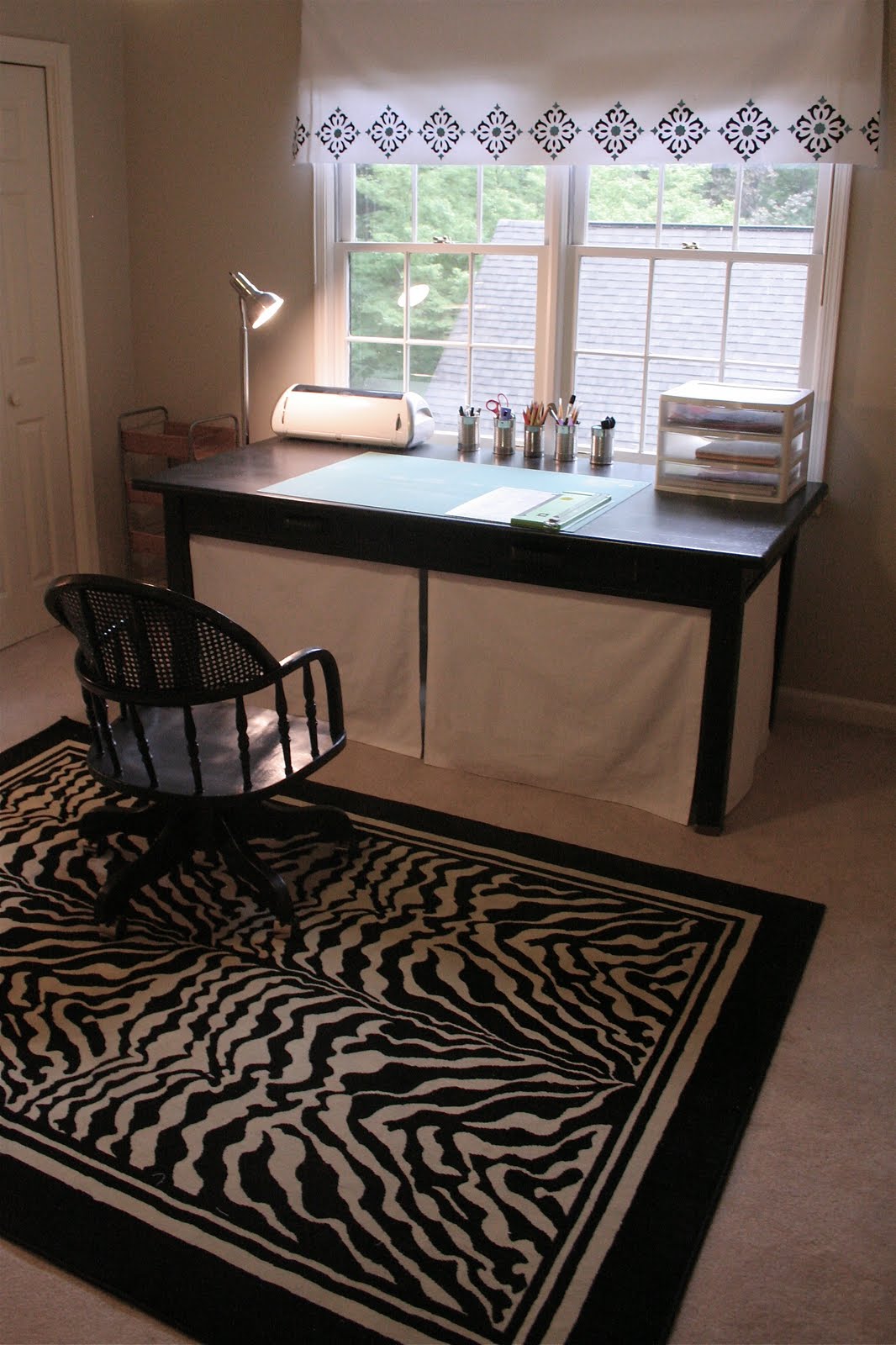 Katie Leipprandt (Almost) No Sew Table Skirt