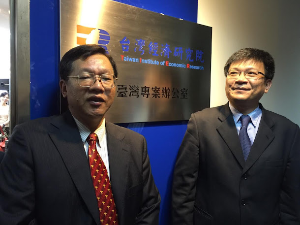台經院南台辦今在高雄揭碑,為響應政府新南向政策,並帶動南部產業發展,台經院決定率先拋磚引玉。 台經院南台辦今在高雄揭碑,為響應政府新南向政策,並帶動南部產業發展,台經院決定率先拋磚引玉。