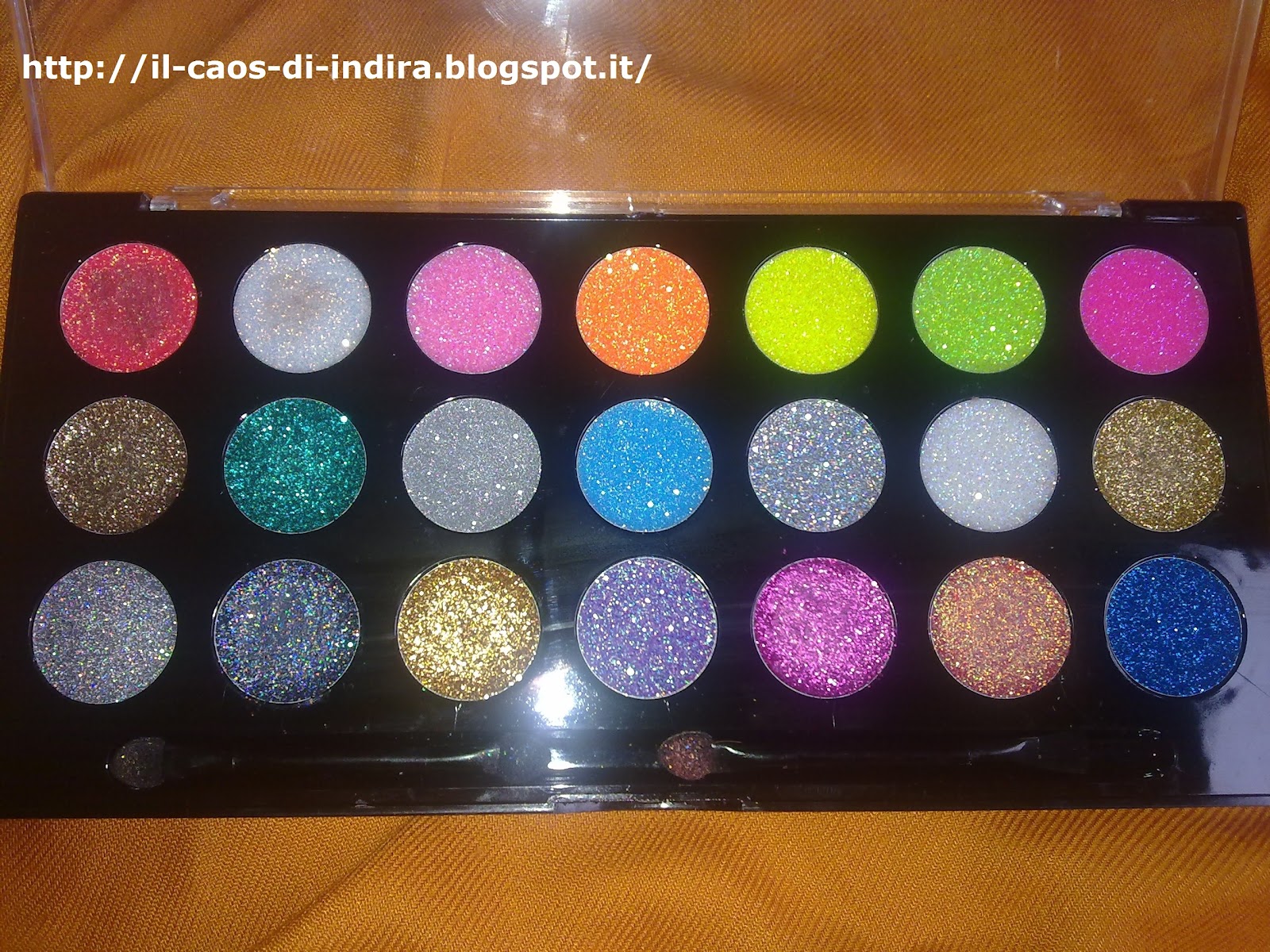 il caos di indira NYX GLITTERATI GLITTER CREAM PALETTE & HAUL SEPHORA.