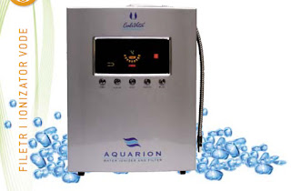 Prikaz uređaja Aquarion koji proizvodi ioniziranu vodu bogatu kisikom.