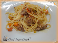 Spaghetti salsiccia, sedano, carote e pomodorinini piccadilly
