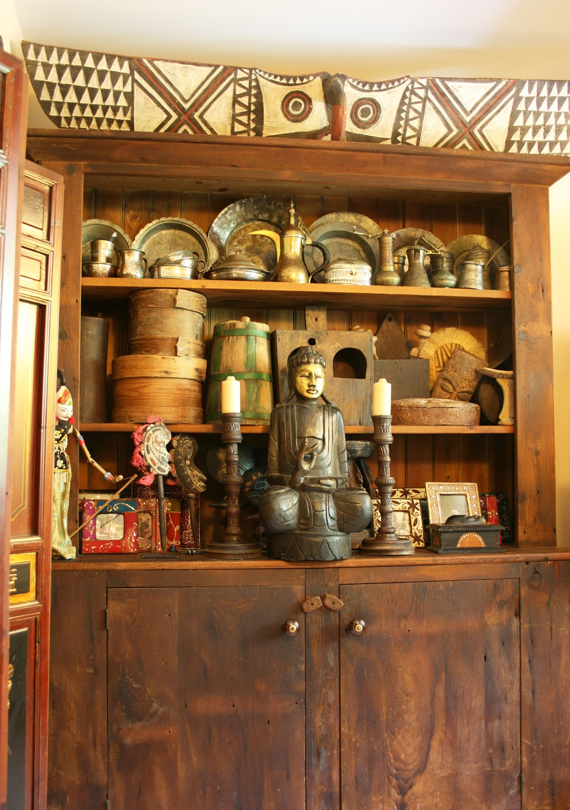 apartmentf15 decorating with african masks