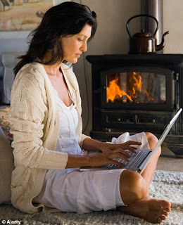 How To Sit On Bed While Using Laptop How To Sit On Bed While Using Laptop