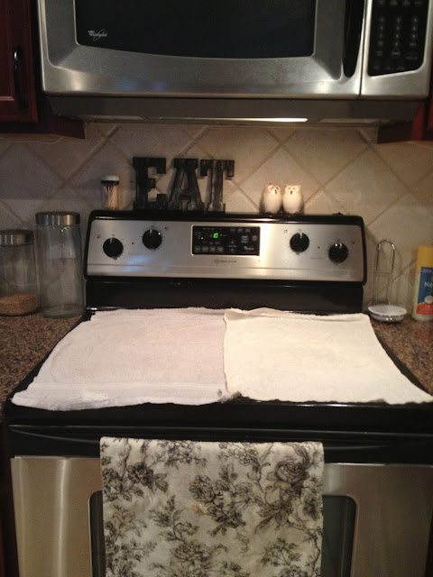 Clean oven range with baking soda