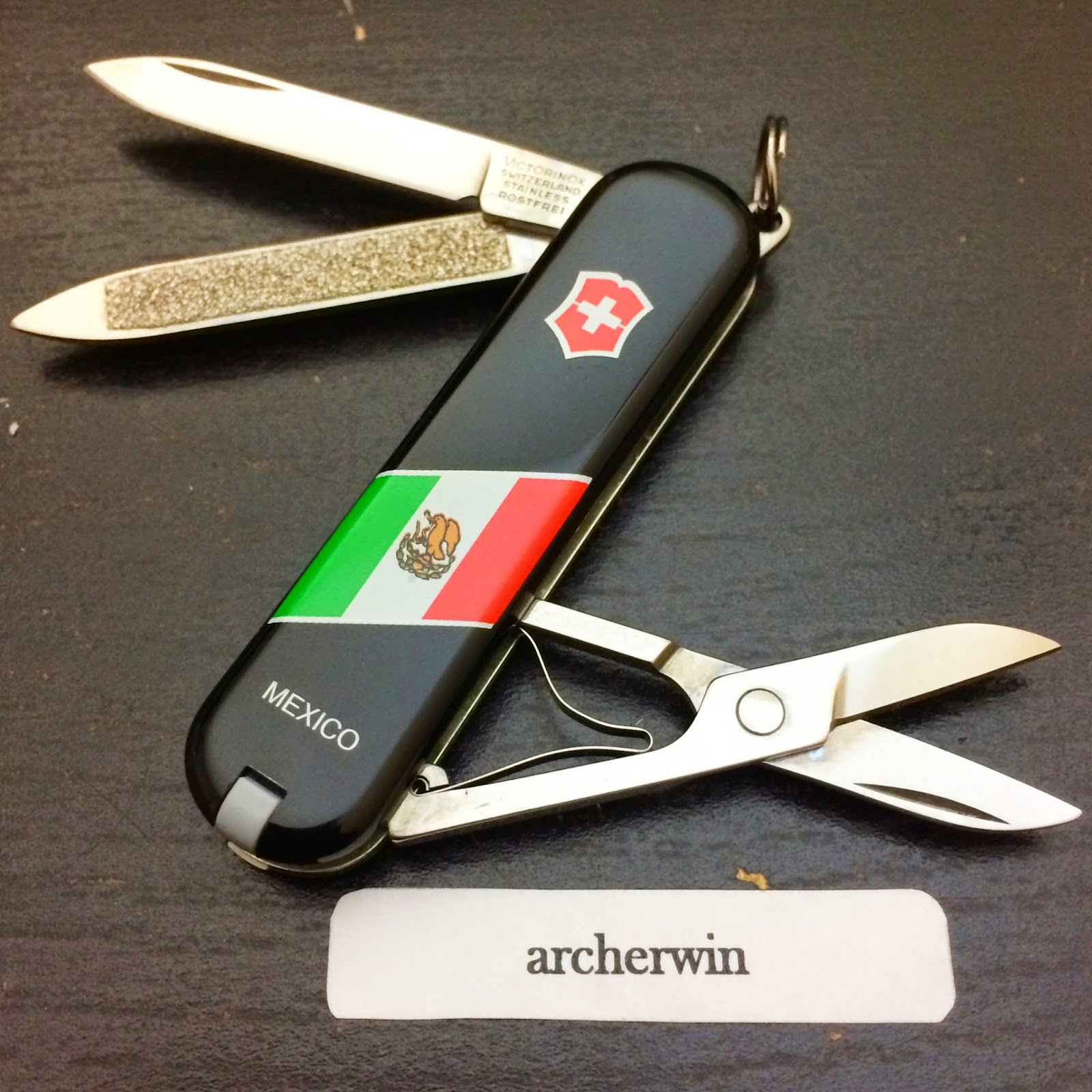 archerwin's Swiss Army Knives COLLECTION Victorinox Classic Mexico