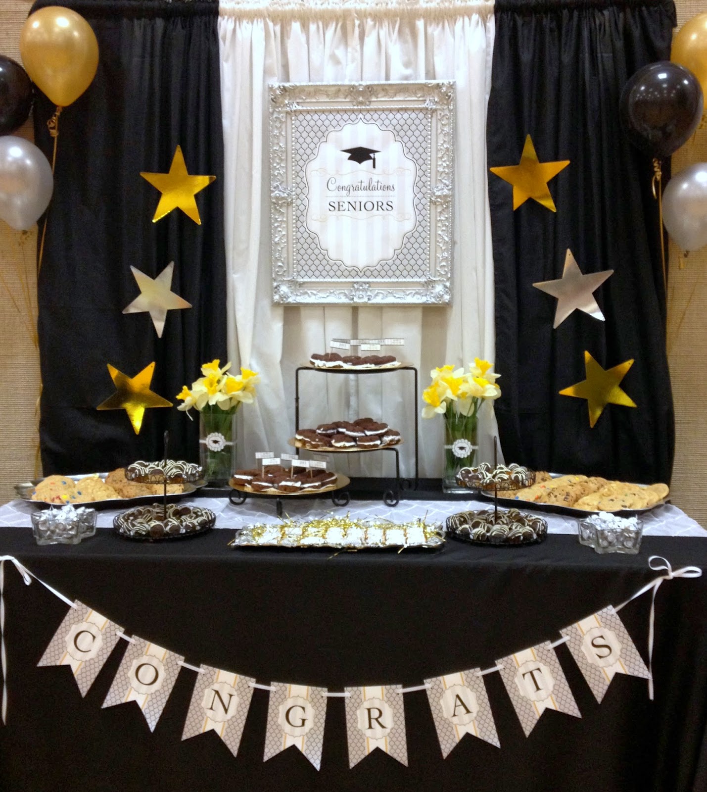 The Carver Crew: DIY Dessert Table Backdrop
