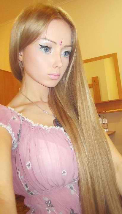 Valeria Lukyanova --the Living Doll: Fake or Real?