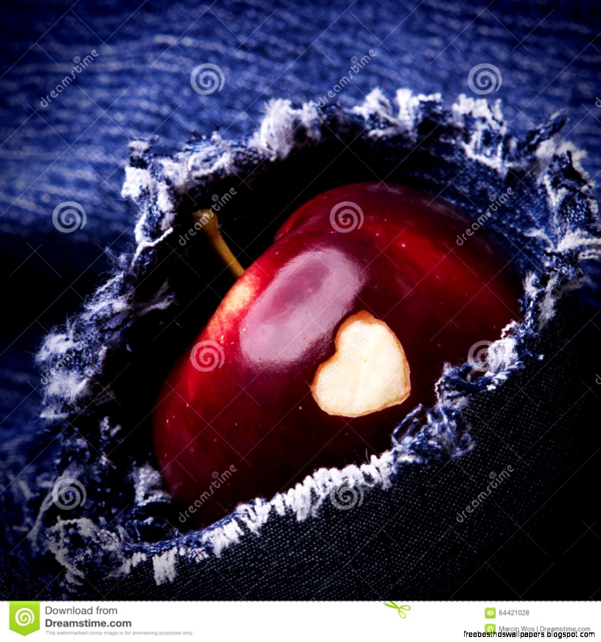 Ripe Apple With Heart On Jeans Background Close up Healthy Eat Ripe Apple With Heart On Jeans Background Close up Healthy Eat