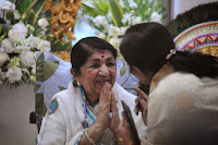 Lata Mangeshkar Receives First Sathkalaratna Puraskar